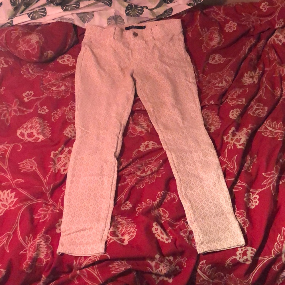 White patterned jeggings.